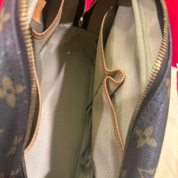 LOUIS VUITTON DEAUVILLE MONOGRAM BAG, TRAVEL BAG, MAKEUP BAG VERY DRY HANDLES - Picture 9 of 16